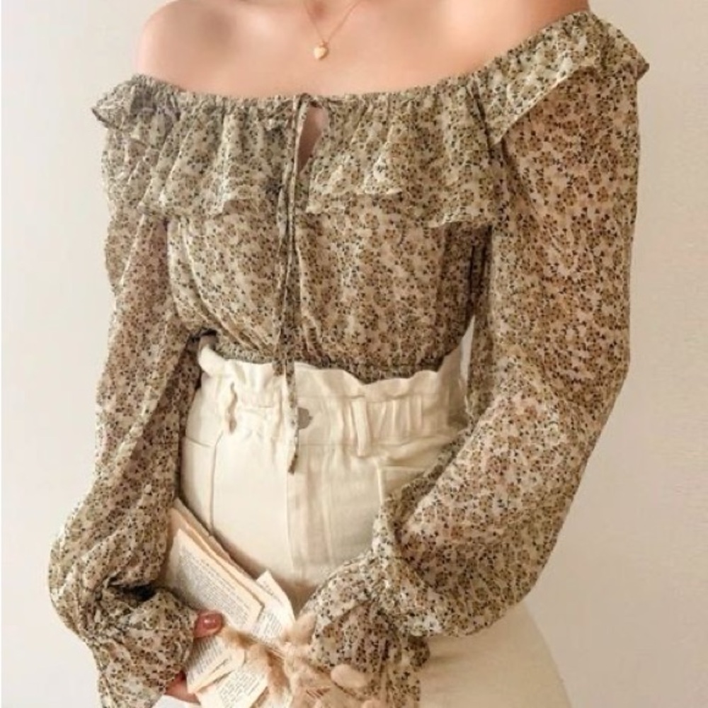 Dress Forum Top from Breath of Youth. Beige and green floral pattern. Size Small